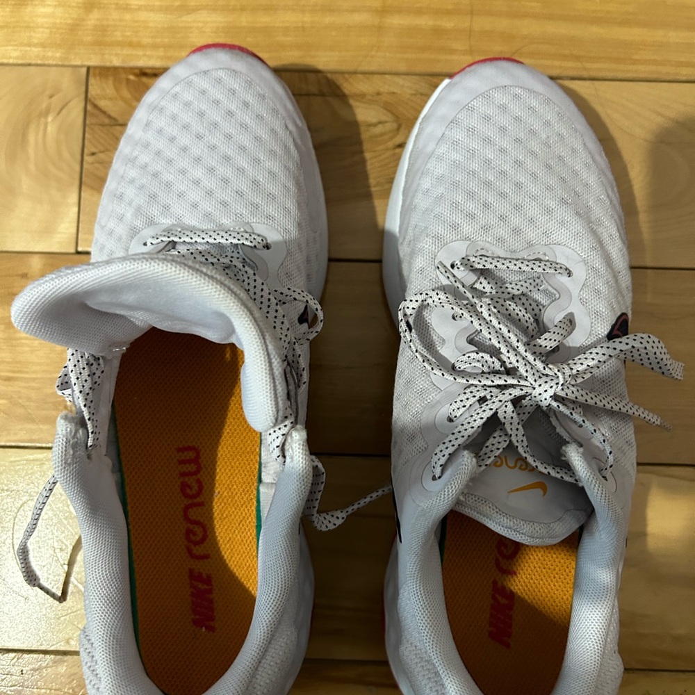Nike White and Pink Sneakers - Picture 2 of 6